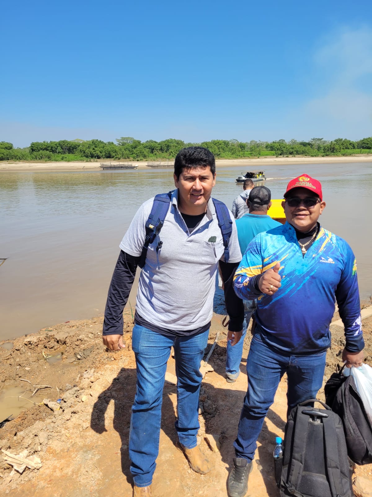 Pr Candidato Visita Distrito Re Ne Moradores E Ouve Demandas