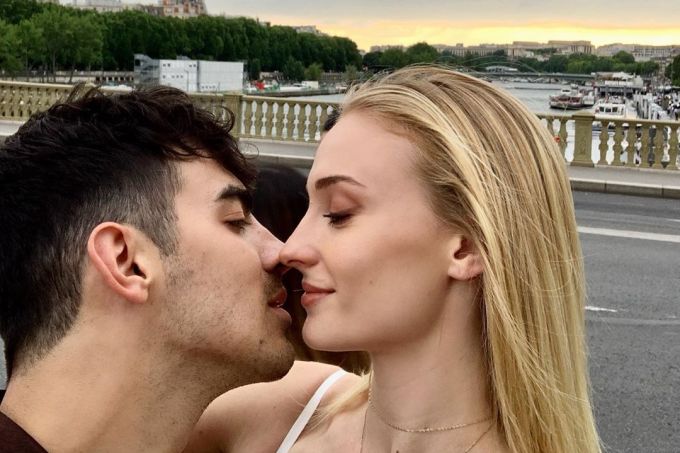 Sophie Turner e Joe Jonas se casam (de novo!) em cerimônia na França