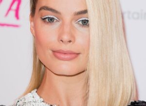 famosas delineador branco margot robbie