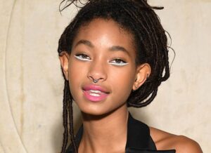 famosas delineador branco willow smith